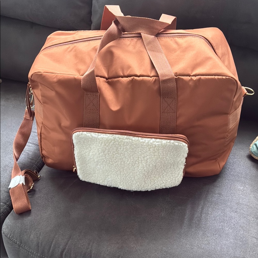 NWT DSW The Weekender Travel Duffle Bag with Removable Faux Sherpa Pouch Brown